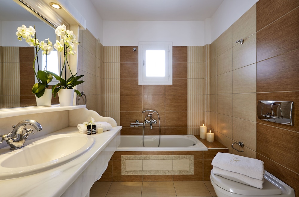 Standard Room, 1 Double Bed, Balcony, City View photo 3