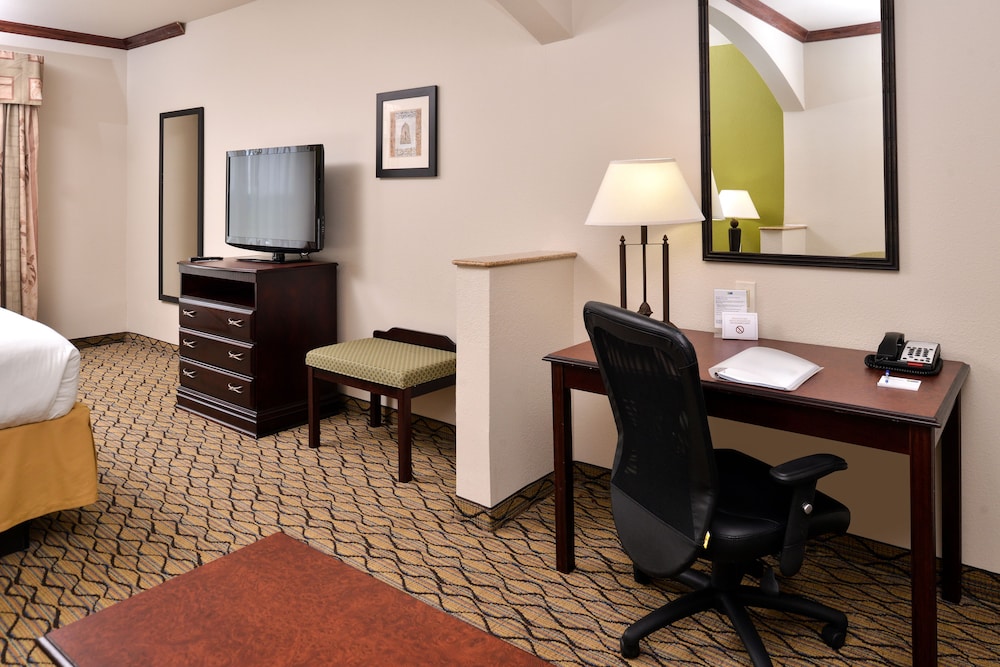 Suite, 1 King Bed with Sofa bed, Accessible (Comm, Wet Bar) - Photo 1