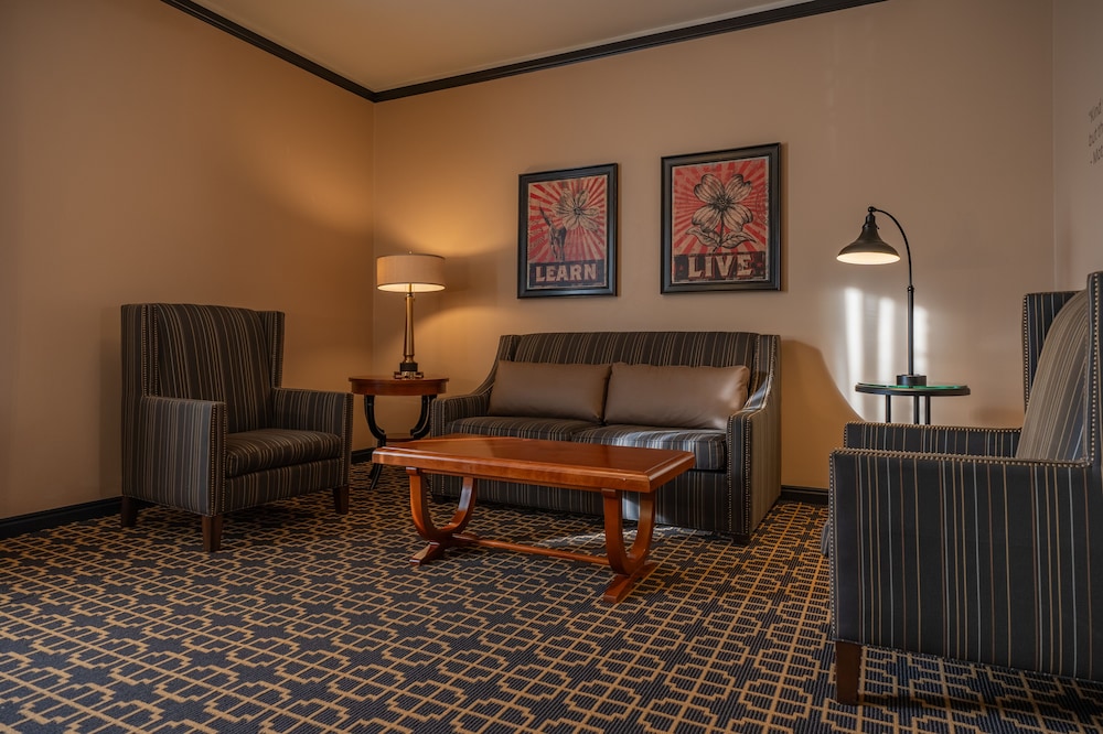 Suite, 1 Bedroom - Photo 4