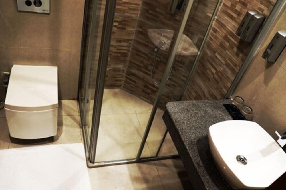 Suite with separate living area - High Floor - Photo 2