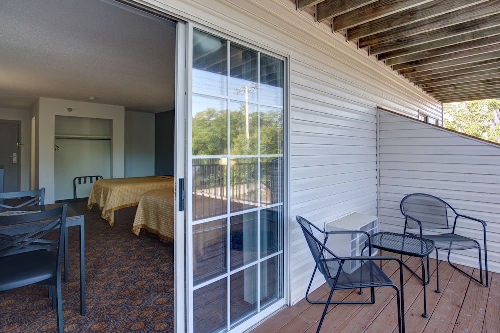 Superior Room, 2 Queen Beds, Non Smoking, Patio (Interior Corridor) - Photo 6