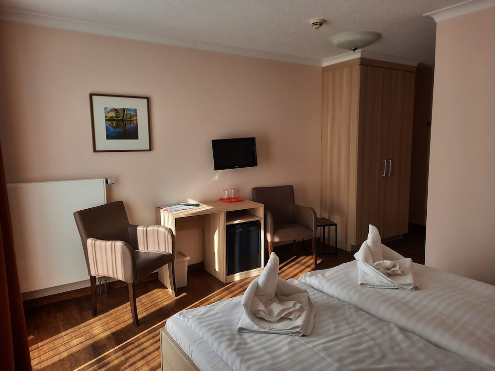 Basic Double Room photo 2