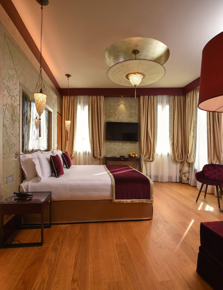 Suite, Garden View