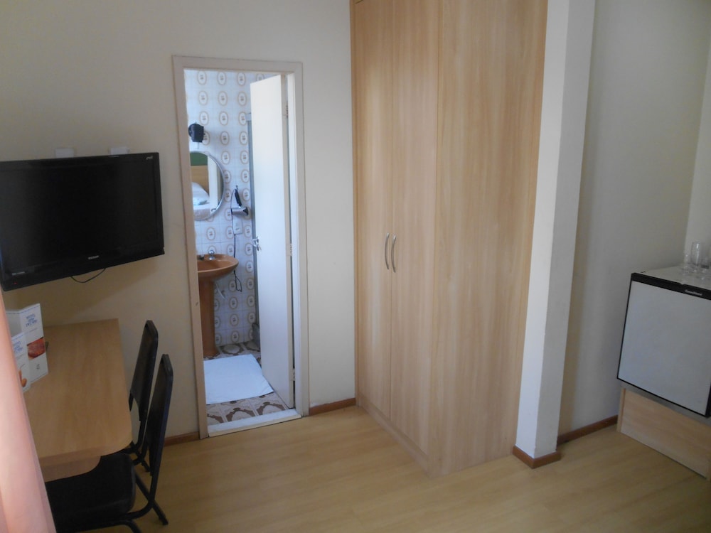 Double or Twin Room - Photo 4