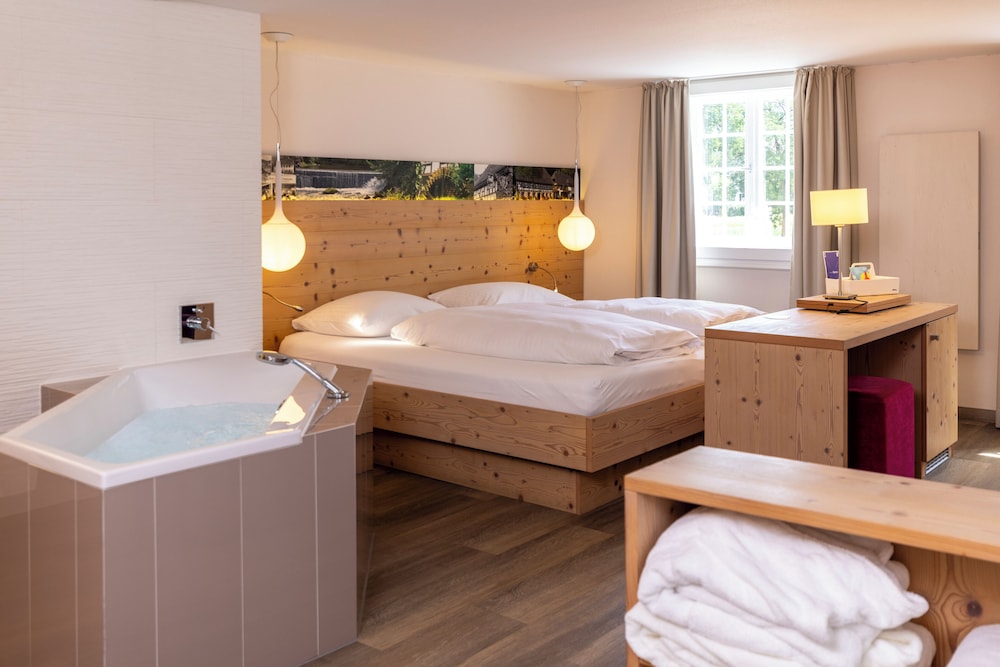 Traditional Suite, Hot Tub - Photo 10