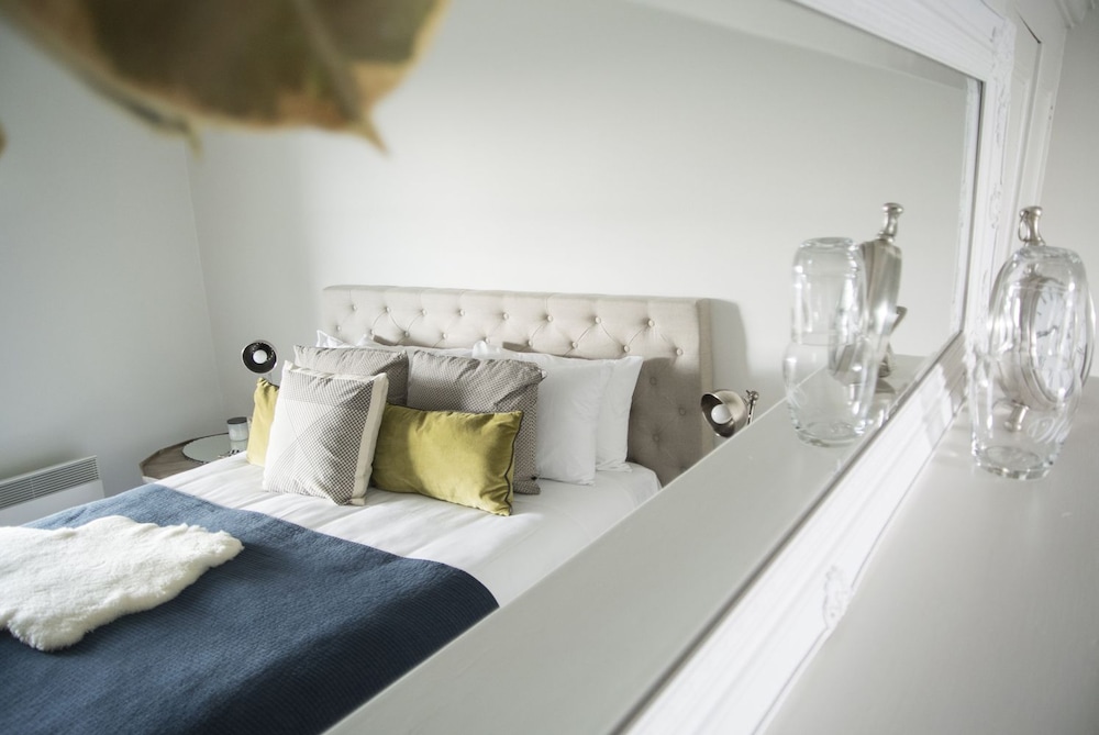 Bower Room photo 2