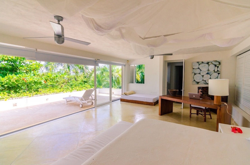Deluxe Suite, 1 Bedroom, Balcony, Partial Sea View photo 3