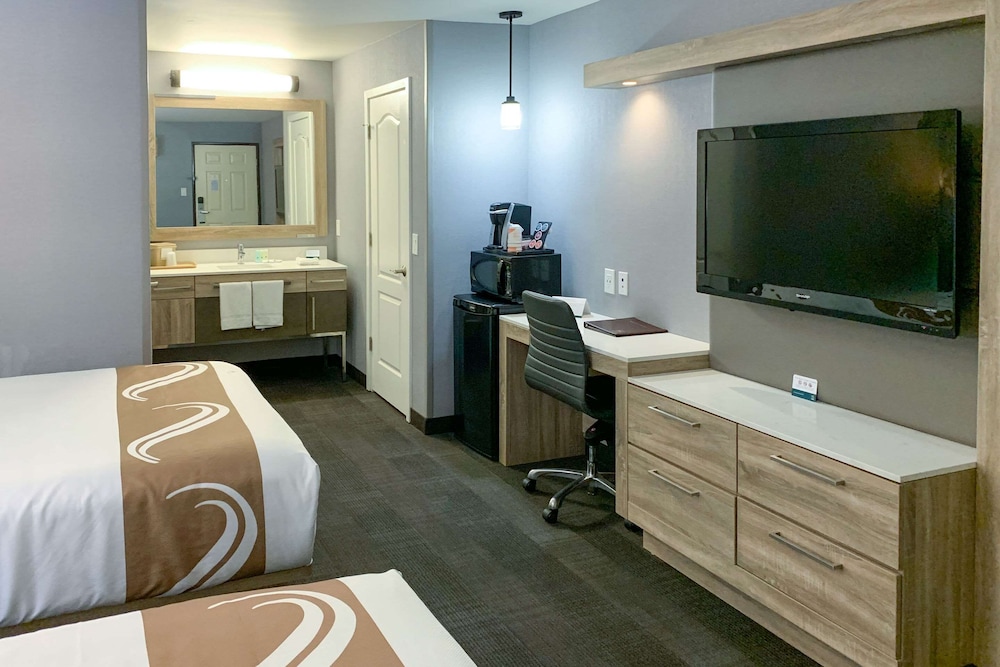 Standard Room, 2 Queen Beds, Non Smoking - Photo 1