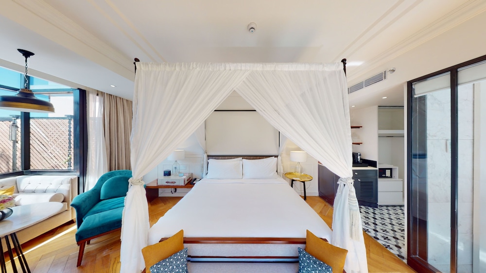 Suite, 1 Bedroom - Photo 1
