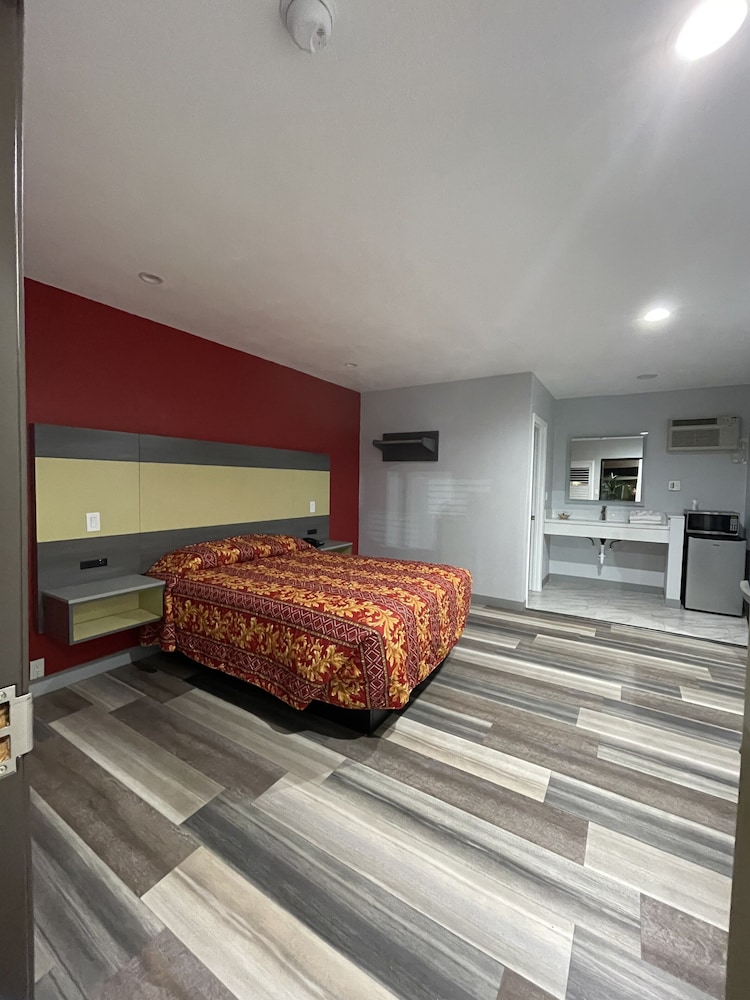 Room, 1 Queen Bed photo 3