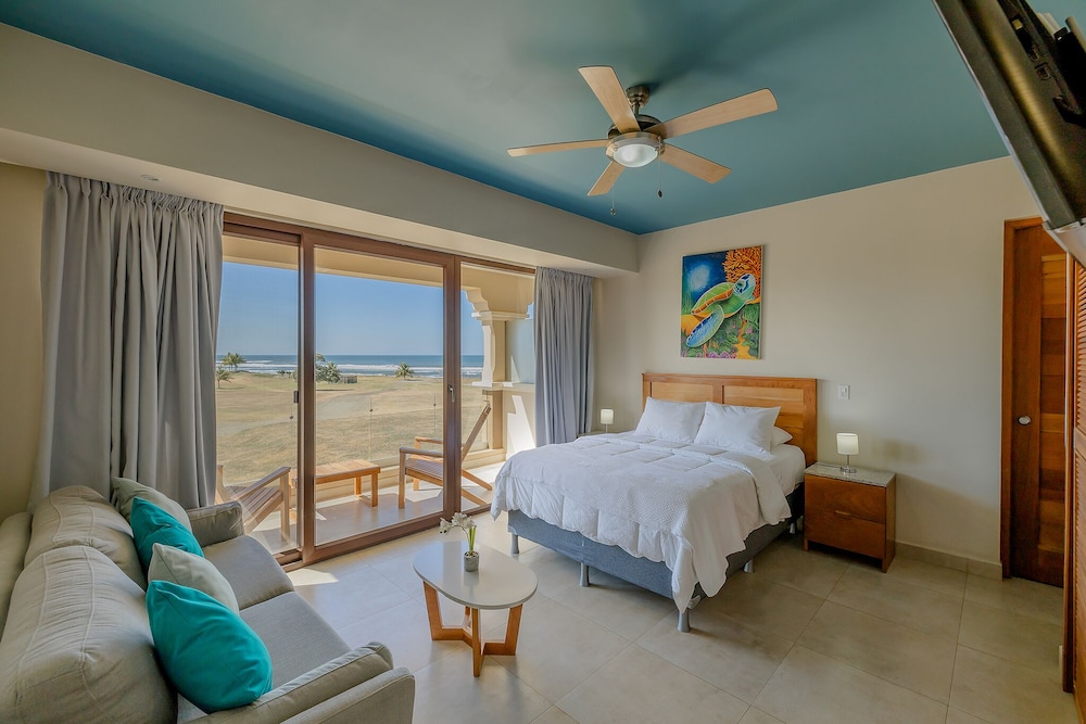 Deluxe Apartment, 1 Queen Bed with Sofa bed, Partial Ocean View