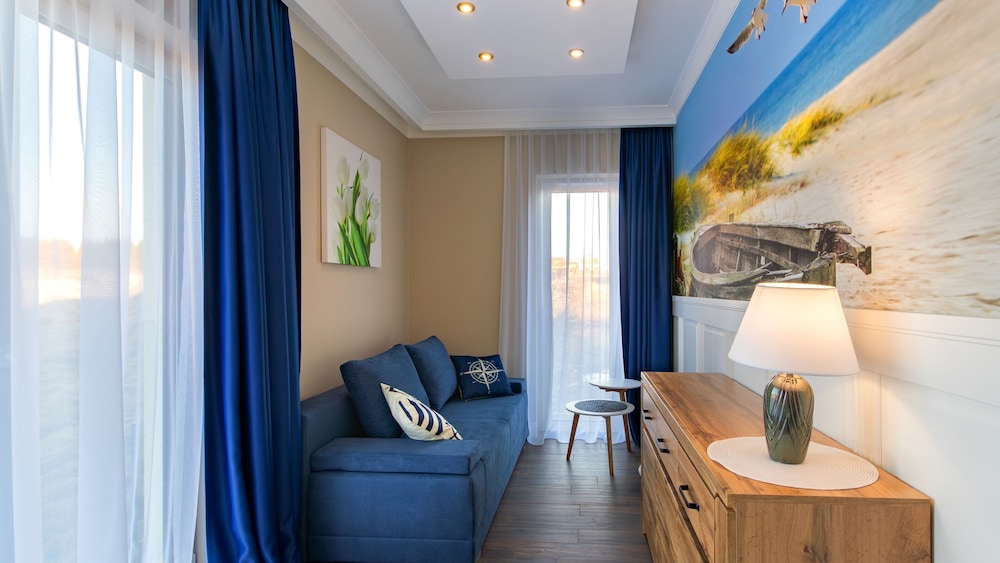 Apartment (16A) photo 2