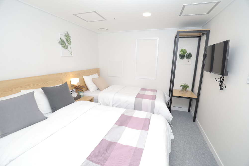Economy Family Twin Room, No Windows - Photo 2