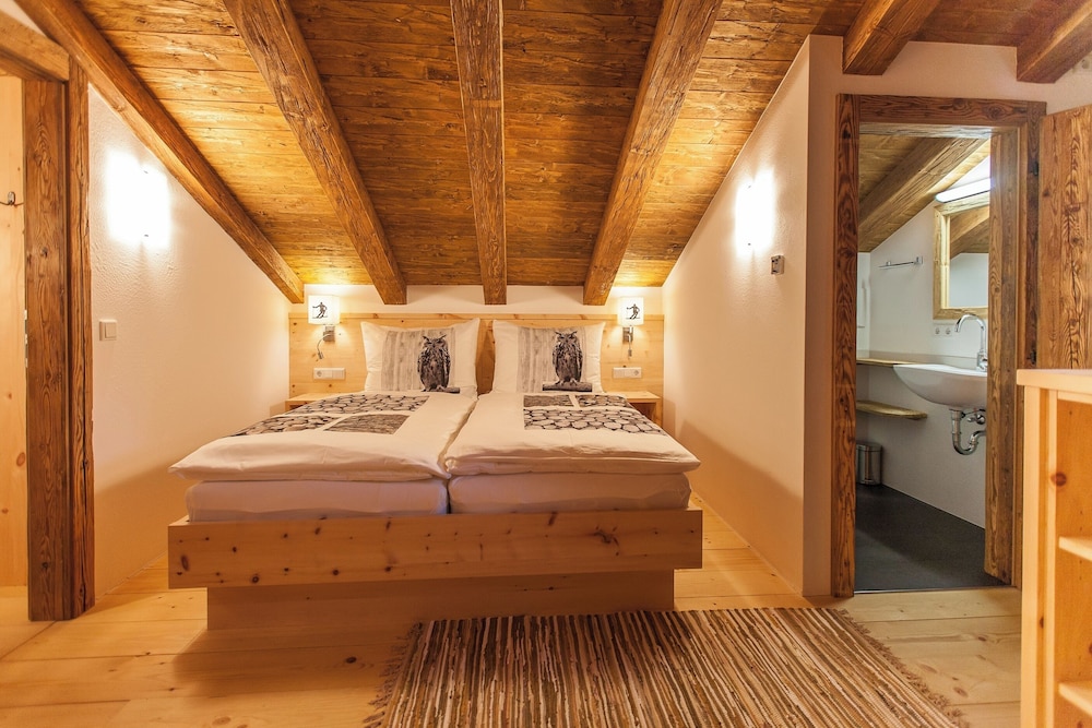 Comfort Chalet, 4 Bedrooms, Terrace, Mountain View photo 2