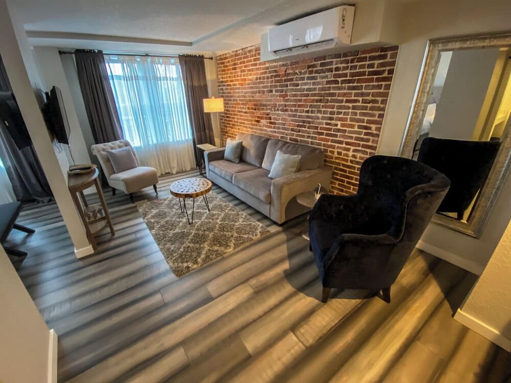 Luxury Room, 1 King Bed, Accessible photo 2