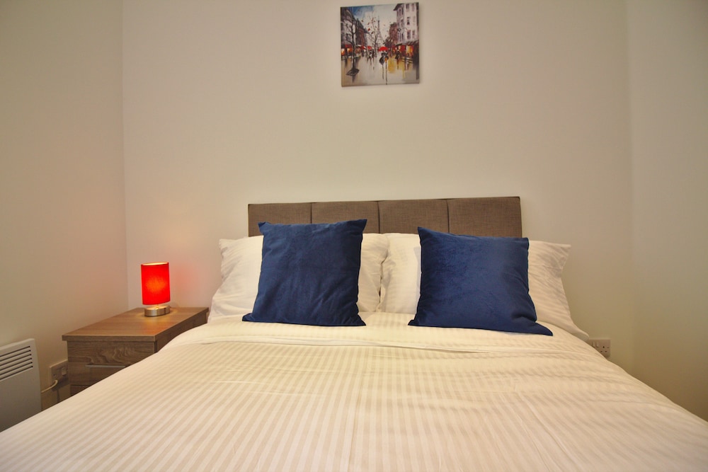 Apartment 5 (Sleeps 6) photo 1