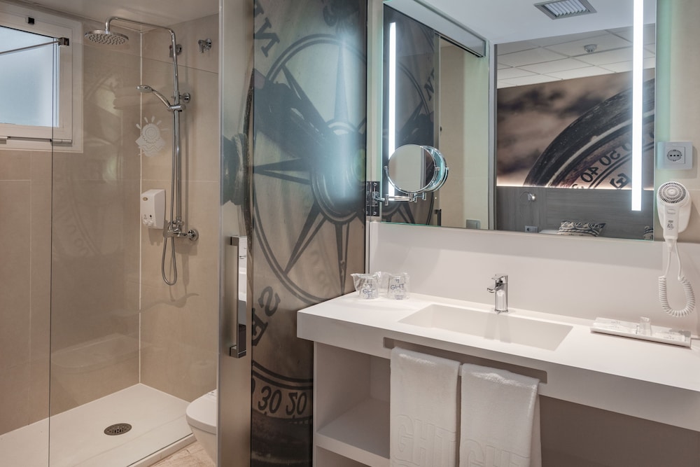 Standard Double or Twin Room, Balcony - Photo 7