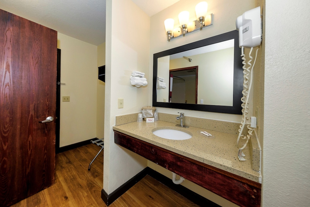 Superior Room (2 Queen Beds & Sofabed, Smoke Free) - Photo 3