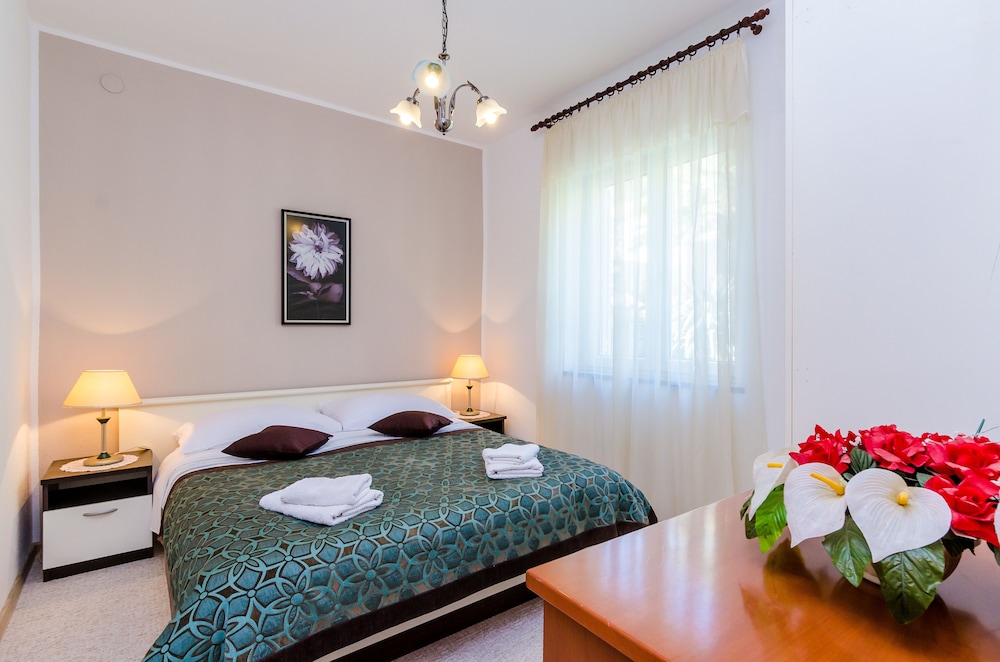 Apartment (Two-Bedroom Apartment with Sea View)