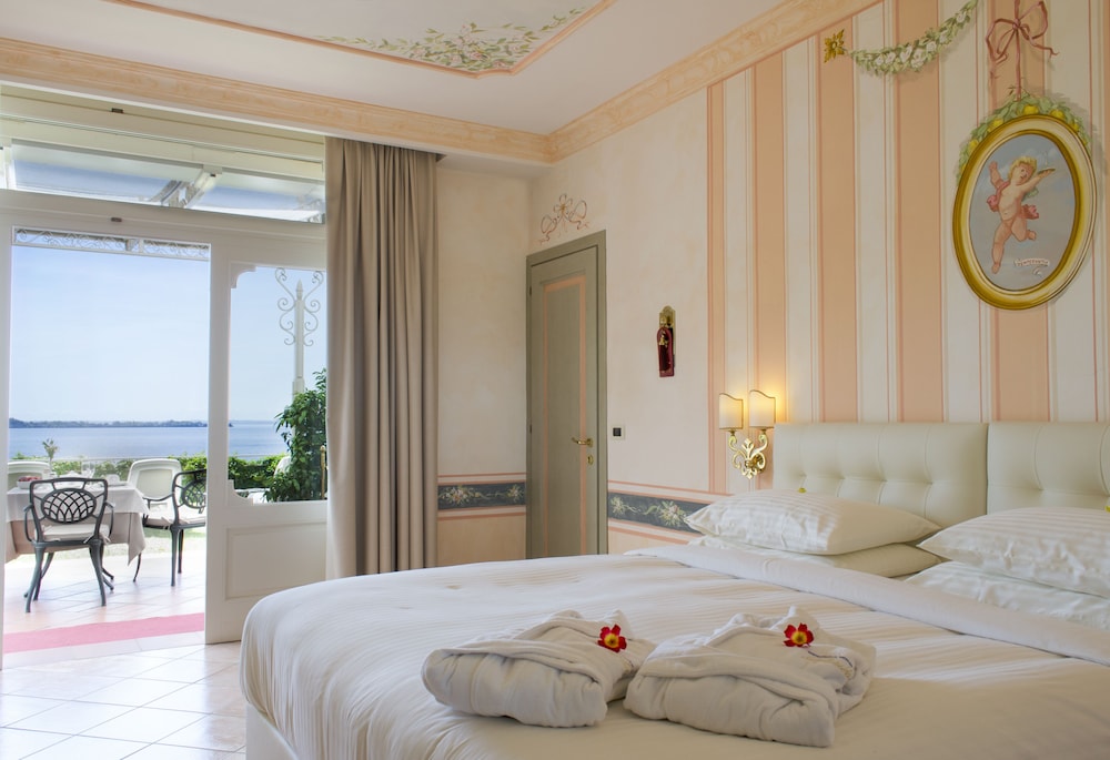 Standard Room, 2 Bedrooms, Lake View - Photo 2