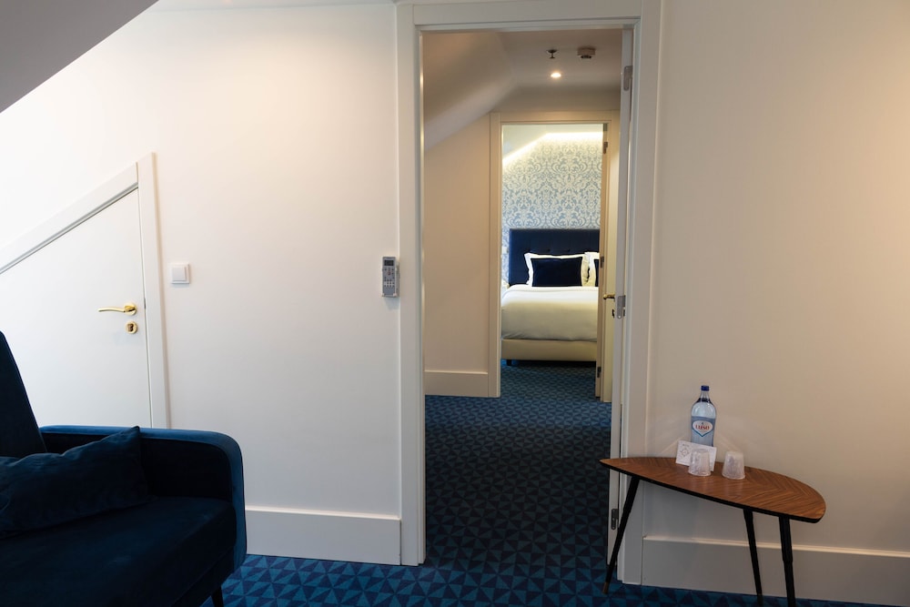 Family Double or Twin Room, City View (Street View)
