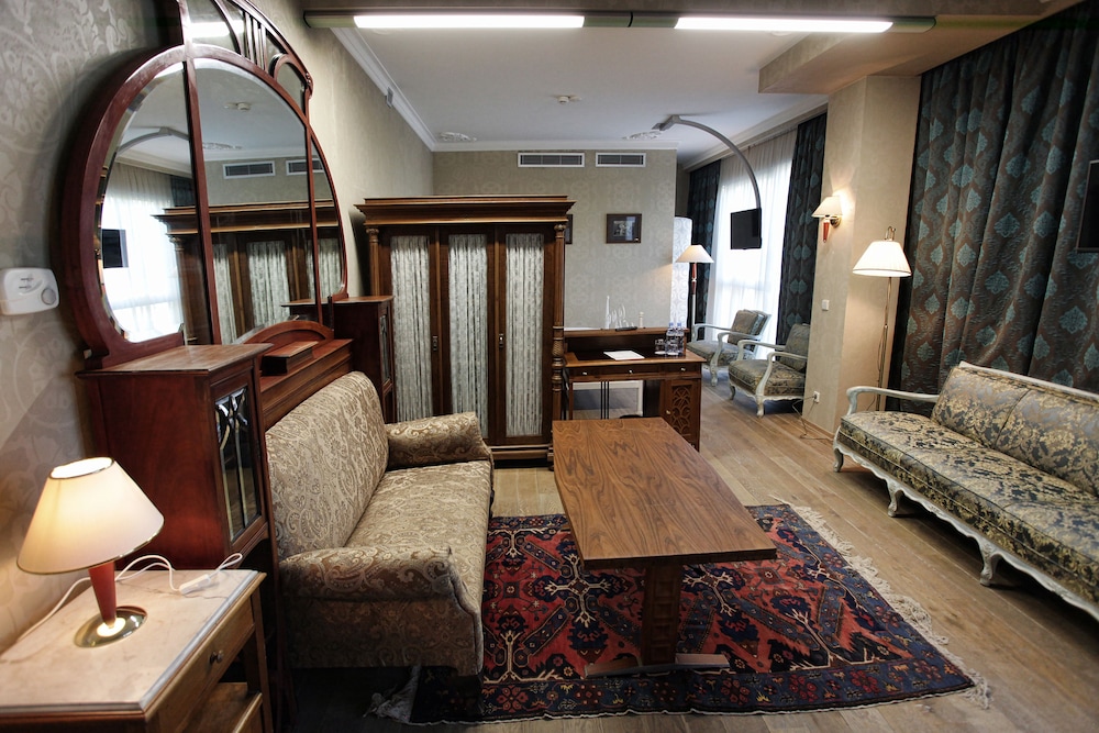 Deluxe Family Room photo 2