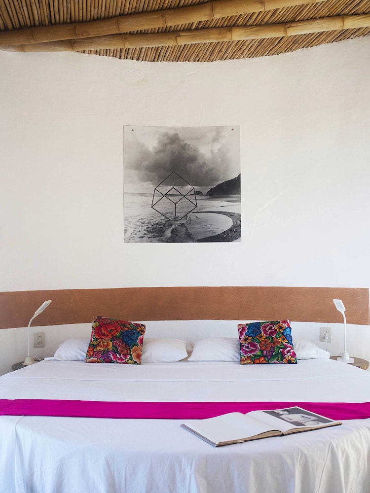 Cabin, 1 King Size Bed, Ocean View (Circular Room) photo 1