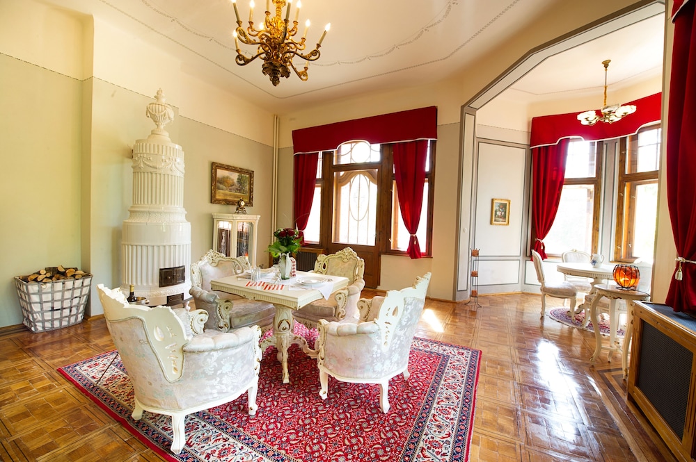 Room (Adina Mandlova) photo 3