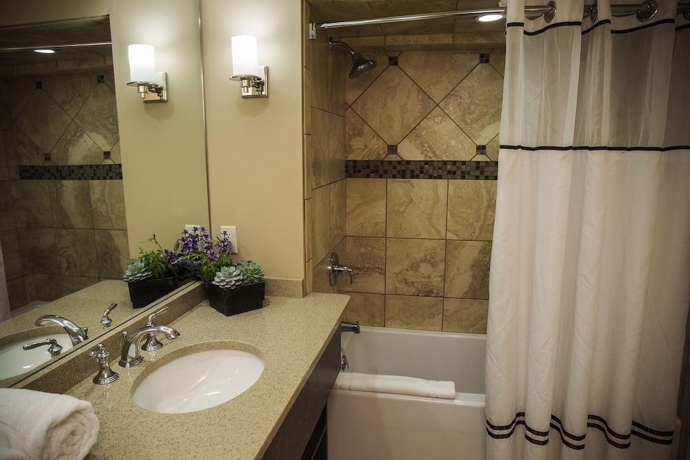 Loft 2 Queen Bed - Lakewood - Photo 5