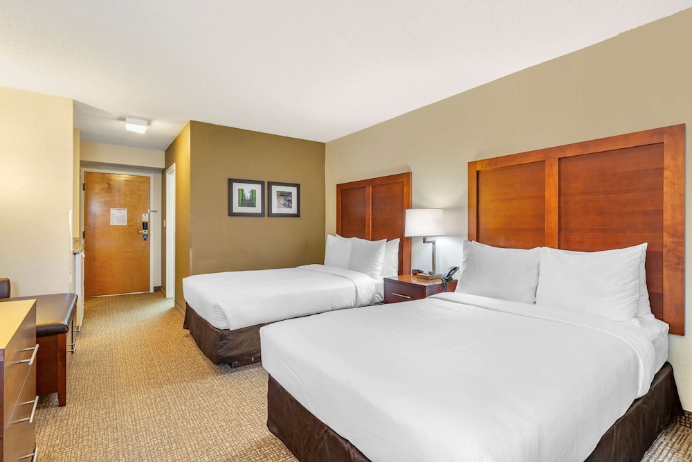 Deluxe Suite, 2 Double Beds, Non Smoking - Photo 2