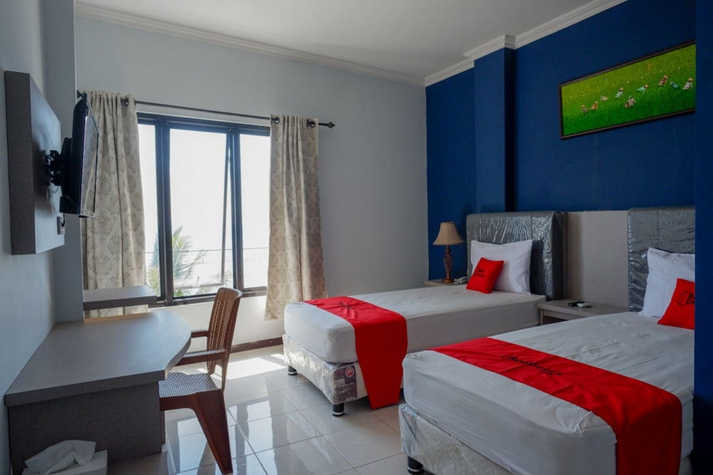 Premium Twin Room (RedDoorz) - Photo 1