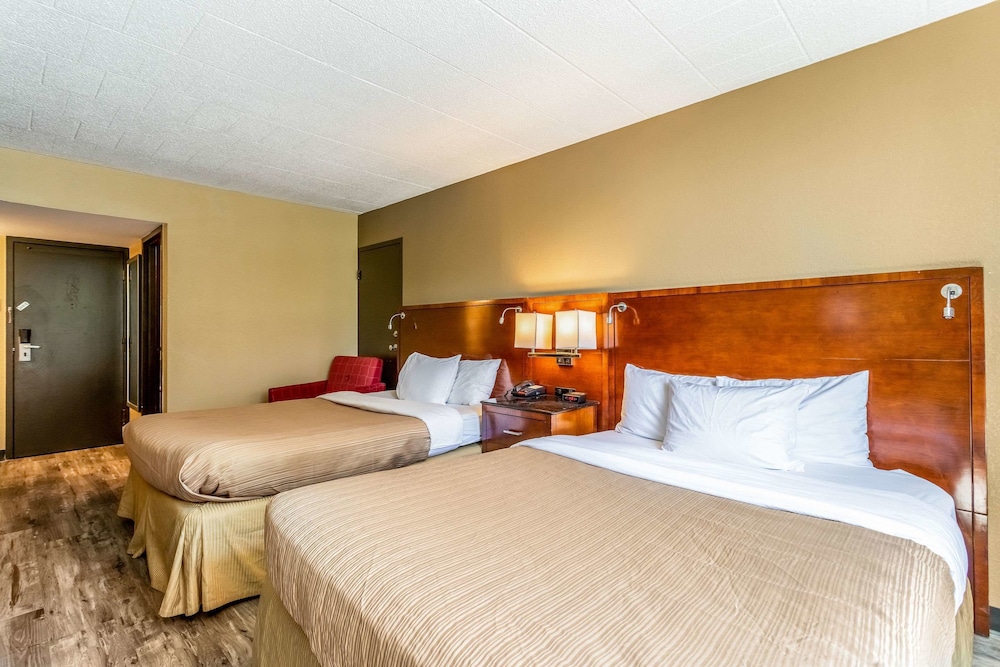 Room, 2 Queen Beds, Non Smoking (Efficiency) photo 3