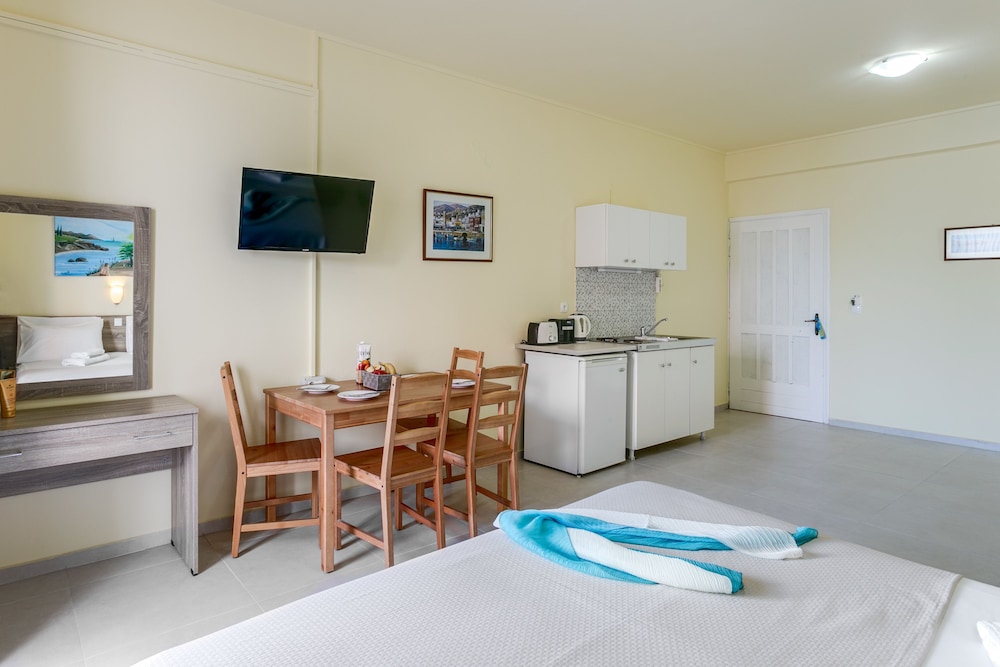 Double Room, Balcony, Sea View photo 2