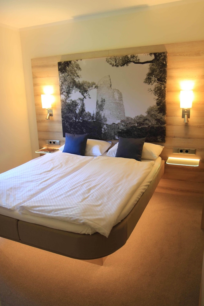 Economy Double Room, 1 Queen Bed photo 1