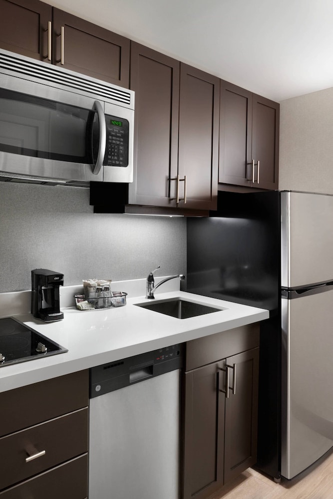 Suite, 1 Bedroom - Photo 3
