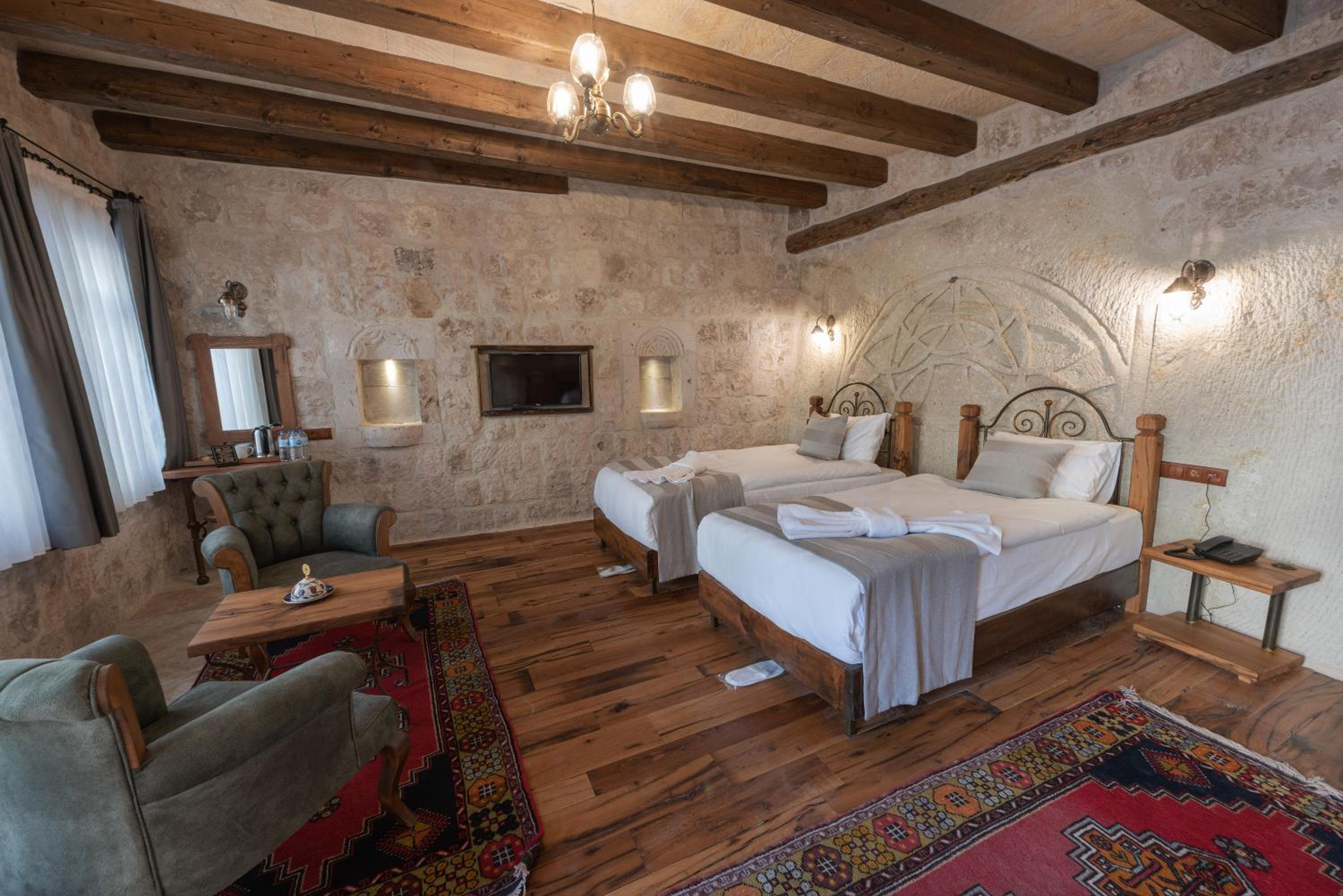 Large Twin Room - Photo 4