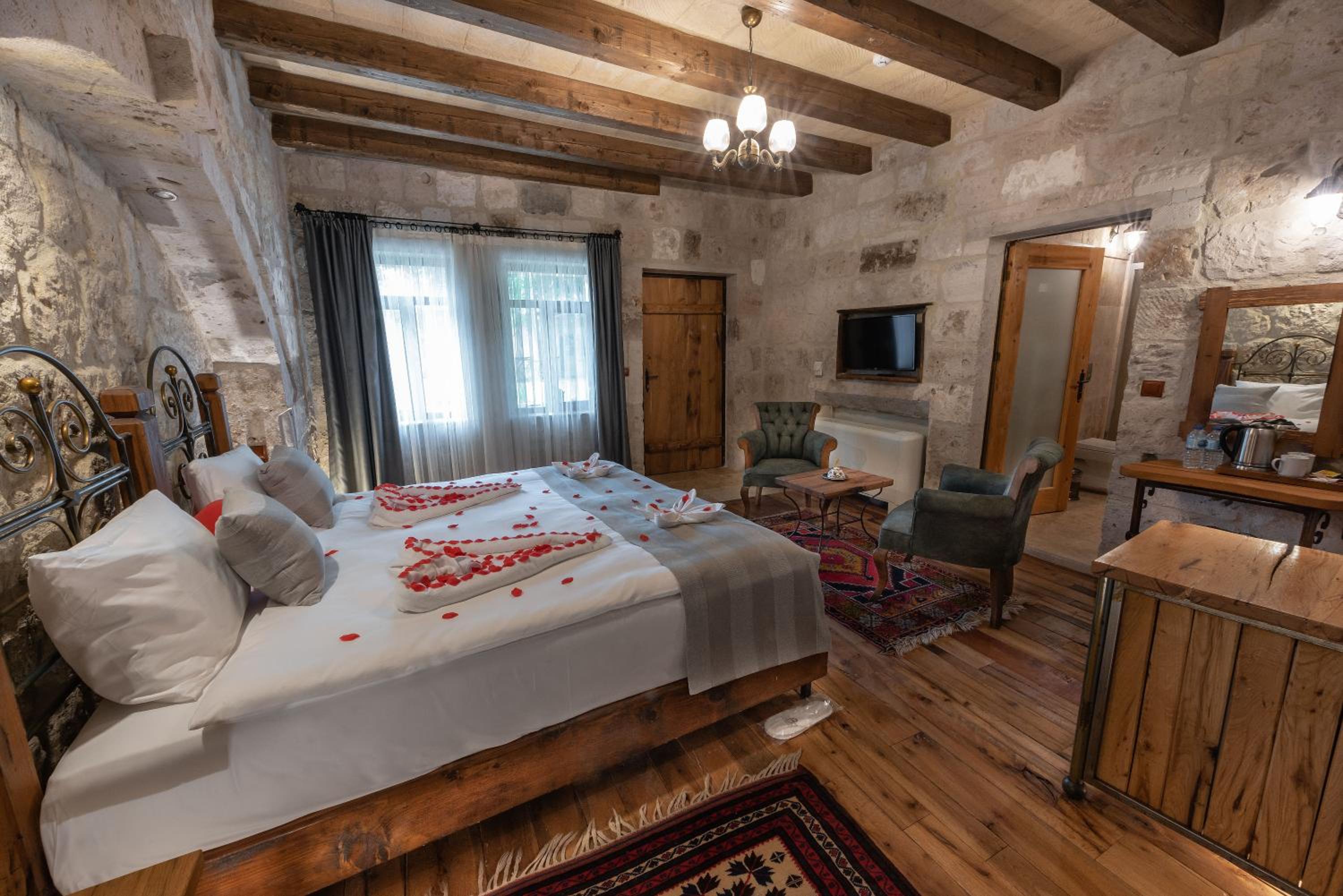 Deluxe Double Room with Jacuzzi photo 2