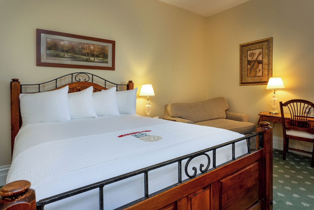 Classic Room, 1 Queen Bed with Sofa bed photo 1