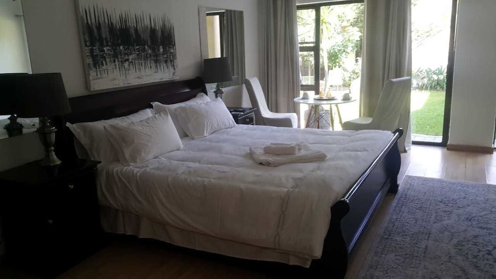 Honeymoon Suite photo 3