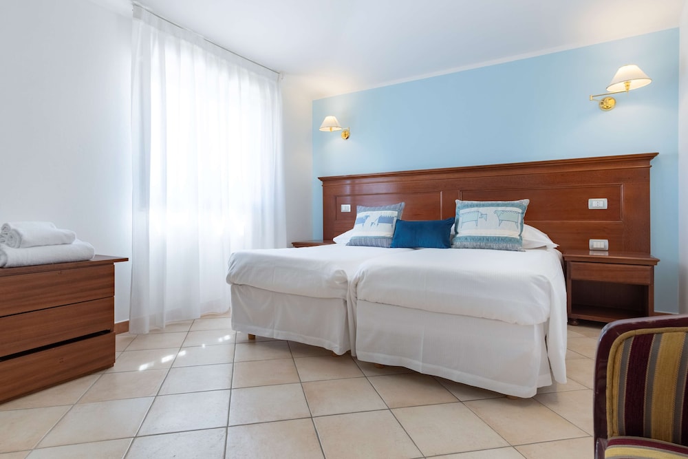 Comfort Room, Multiple Beds, Non Smoking