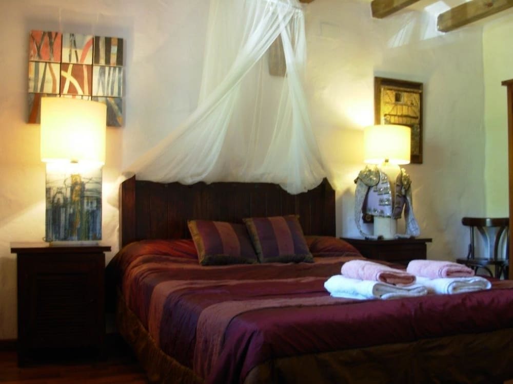 House, 2 Bedrooms photo 2