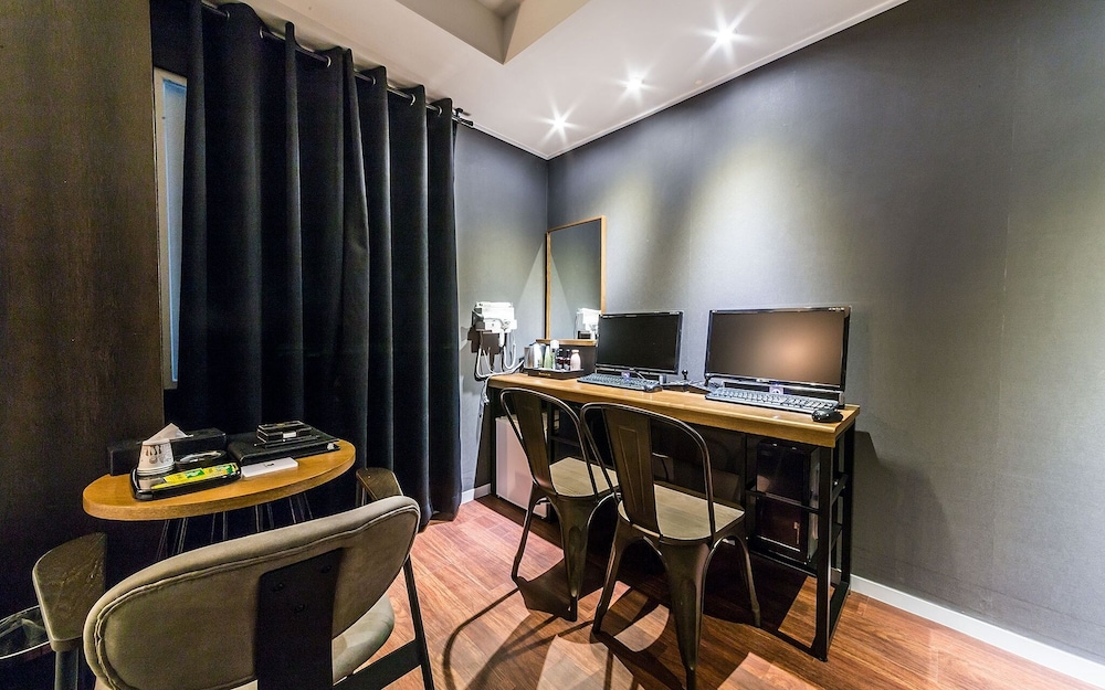 Room (Premium (OTT)) photo 1