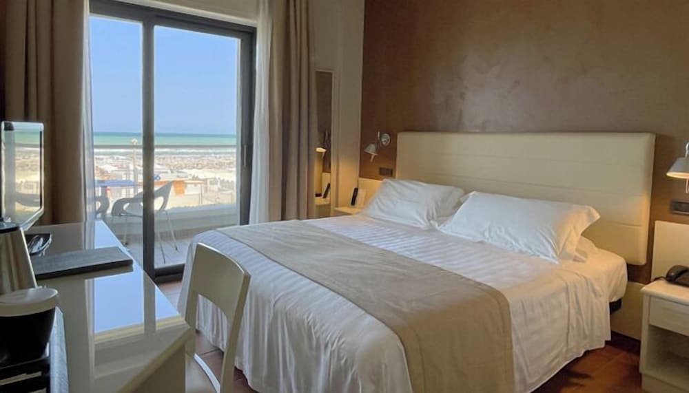 Deluxe Room - Photo 2