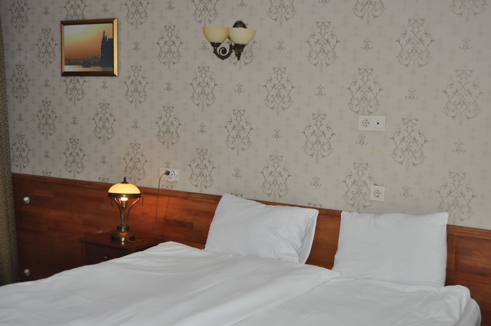 Economy Triple Room, Basement Level photo 2