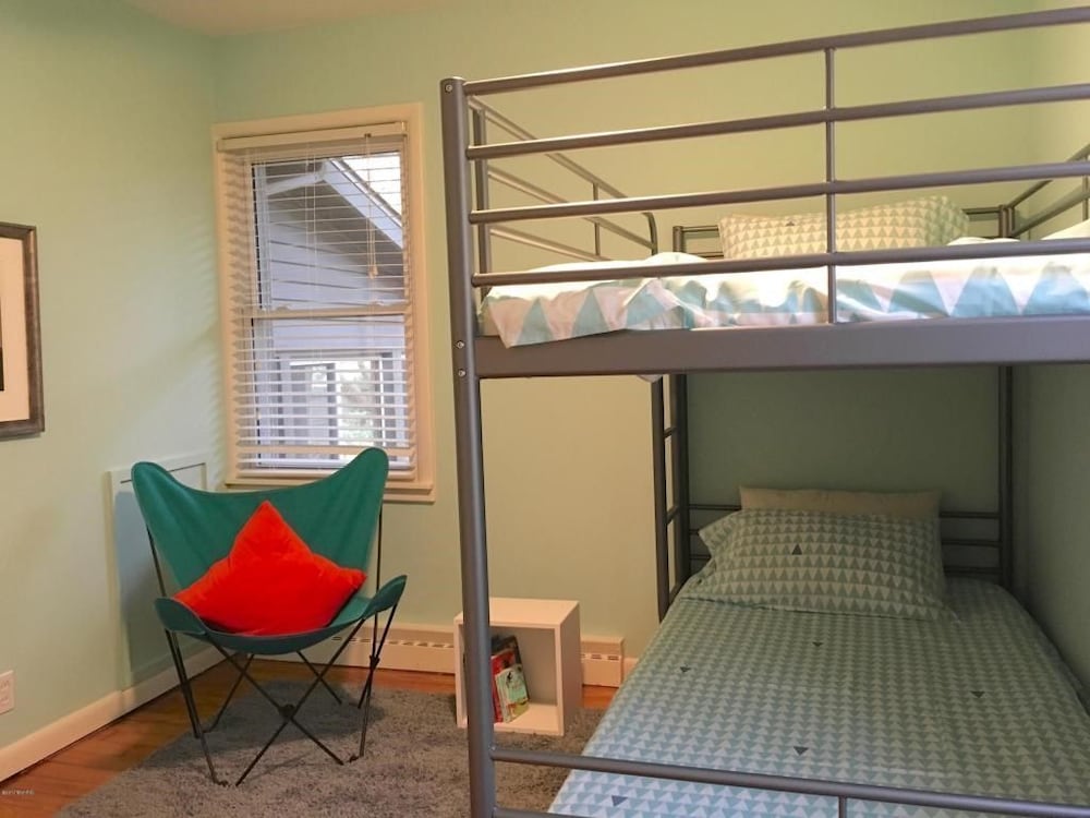 City Cottage, 2 Bedrooms, Hot Tub photo 1