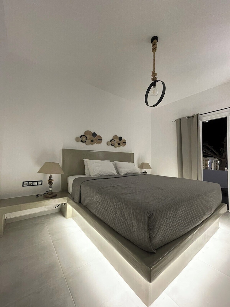 Chambre Luxe Double ou avec lits jumeaux, bain à remous, vue piscine