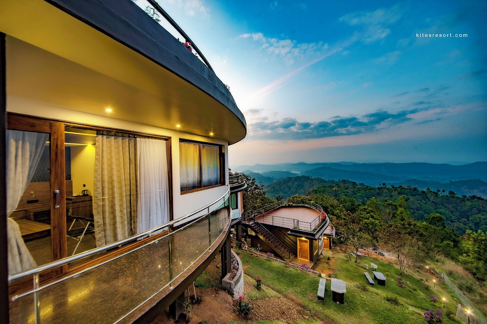Sunset View Cottage with Jacuzzi - Photo 2