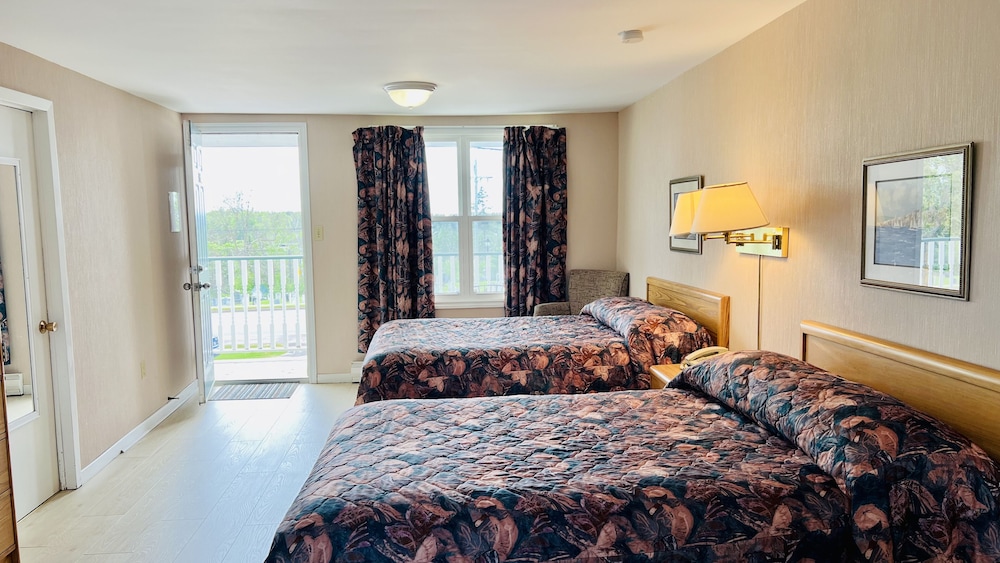Family Studio Suite, 2 Double Beds, Kitchenette, Courtyard View photo 3