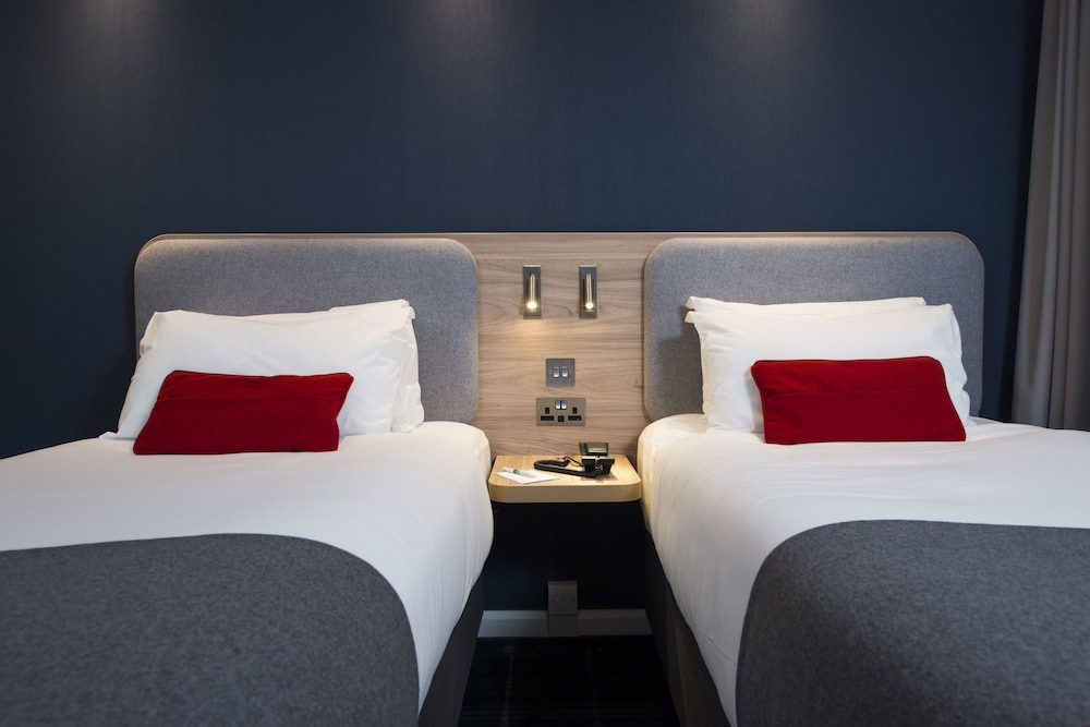 Standard Room, 2 Twin Beds, Accessible (with Free Hot Breakfast) - Photo 1