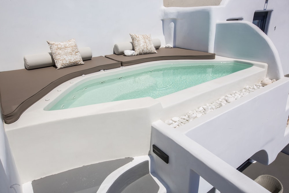 2 Sunset Suite with Sea View (Private Outdoor Massage Pool) - Photo 1